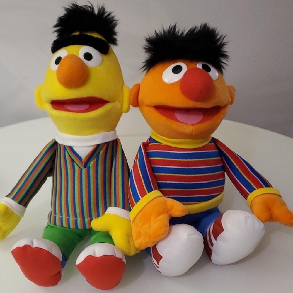 SESAME STREET- ERNIE and BERT Plush Toy Set- NWOT - Mint condition